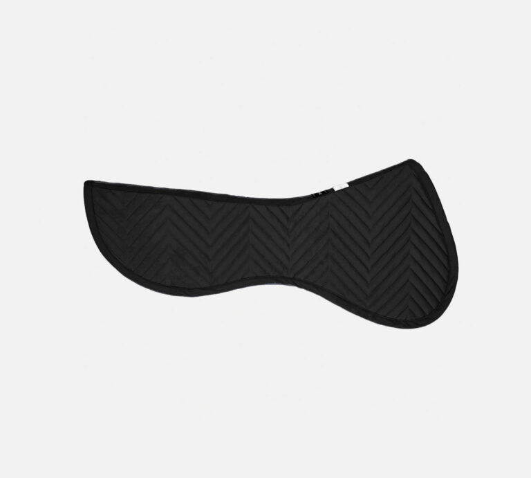 Menetics_Alpaca_Halfpad_jumping_black-1-1-768x691